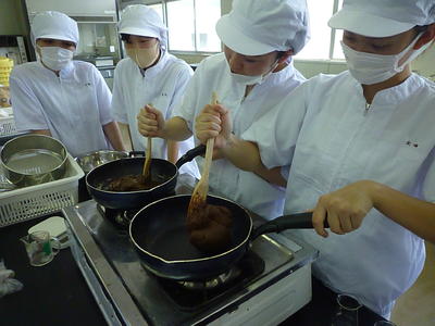 ②しっかりと練り合わせる ②しっかりと練り合わせる
