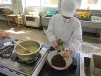 ③今回は麦茶のパックを代用 ③今回は麦茶のパックを代用